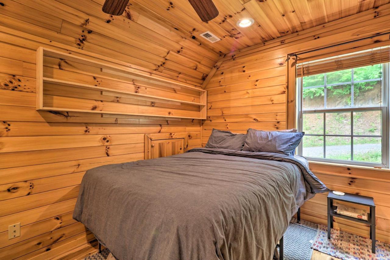 Cozy Boone Cabin With Deck Close To Downtown! Екстериор снимка