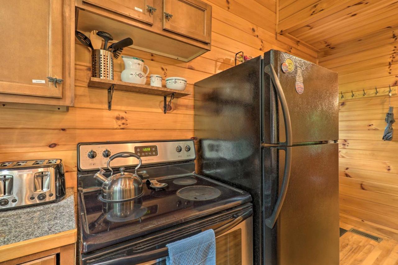 Cozy Boone Cabin With Deck Close To Downtown! Екстериор снимка