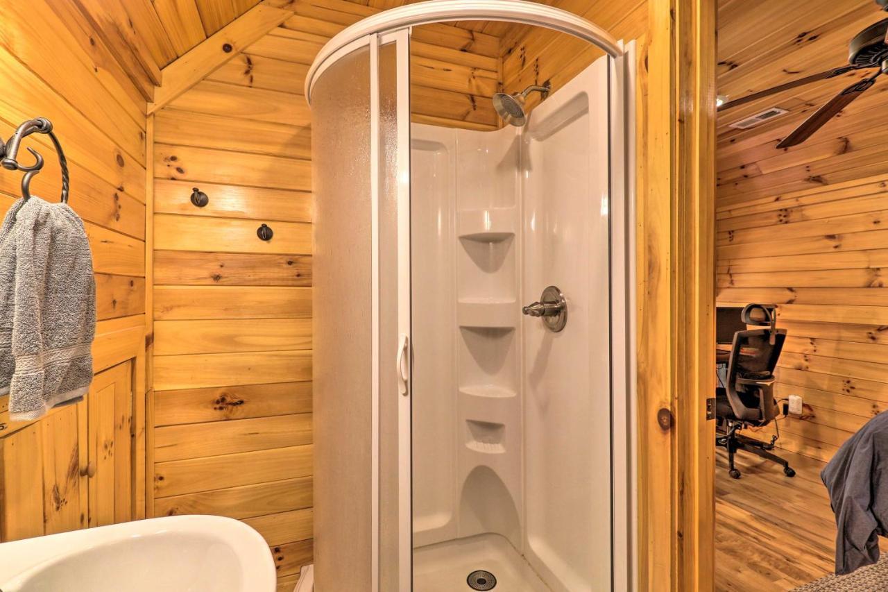 Cozy Boone Cabin With Deck Close To Downtown! Екстериор снимка