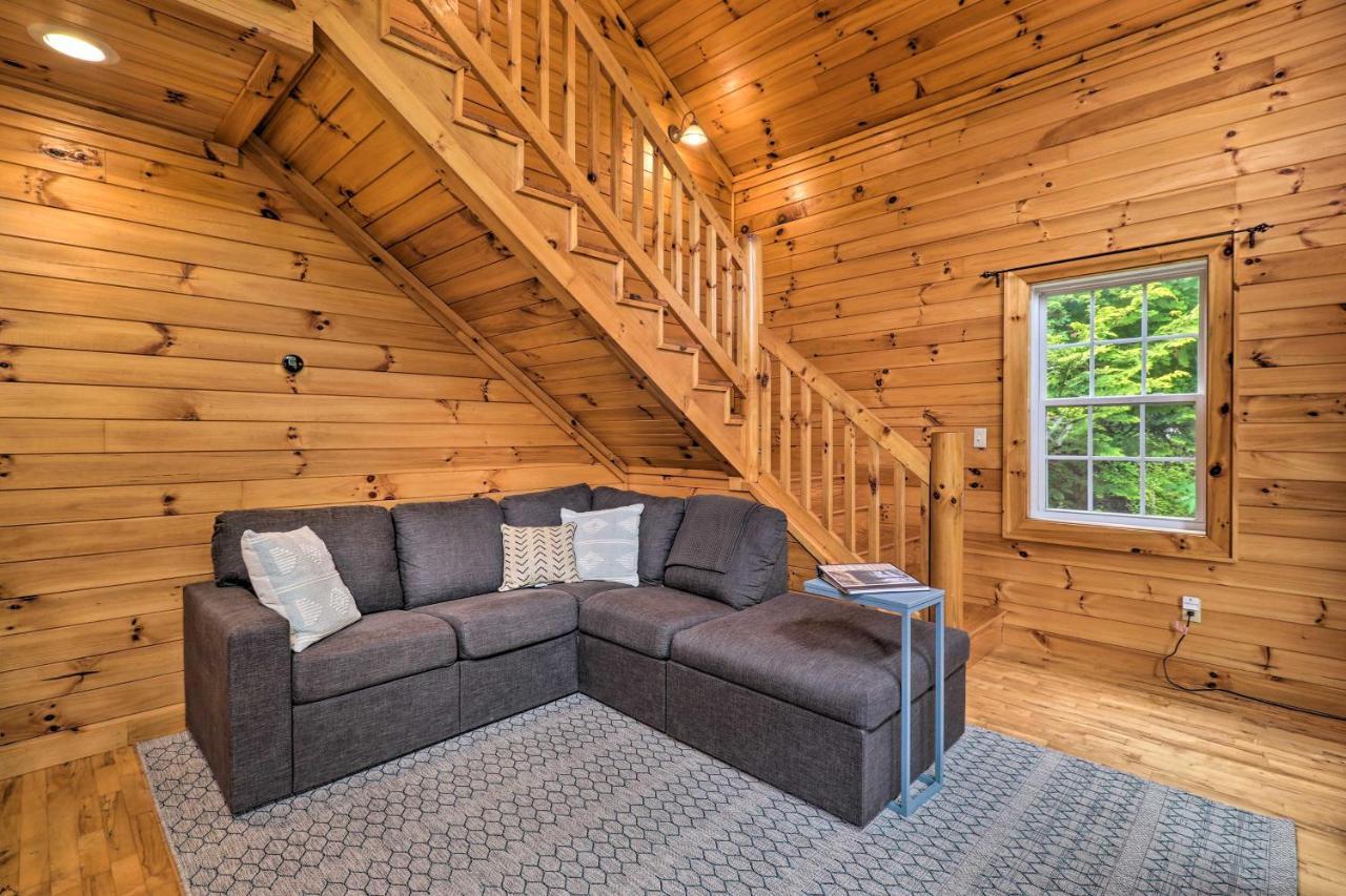 Cozy Boone Cabin With Deck Close To Downtown! Екстериор снимка