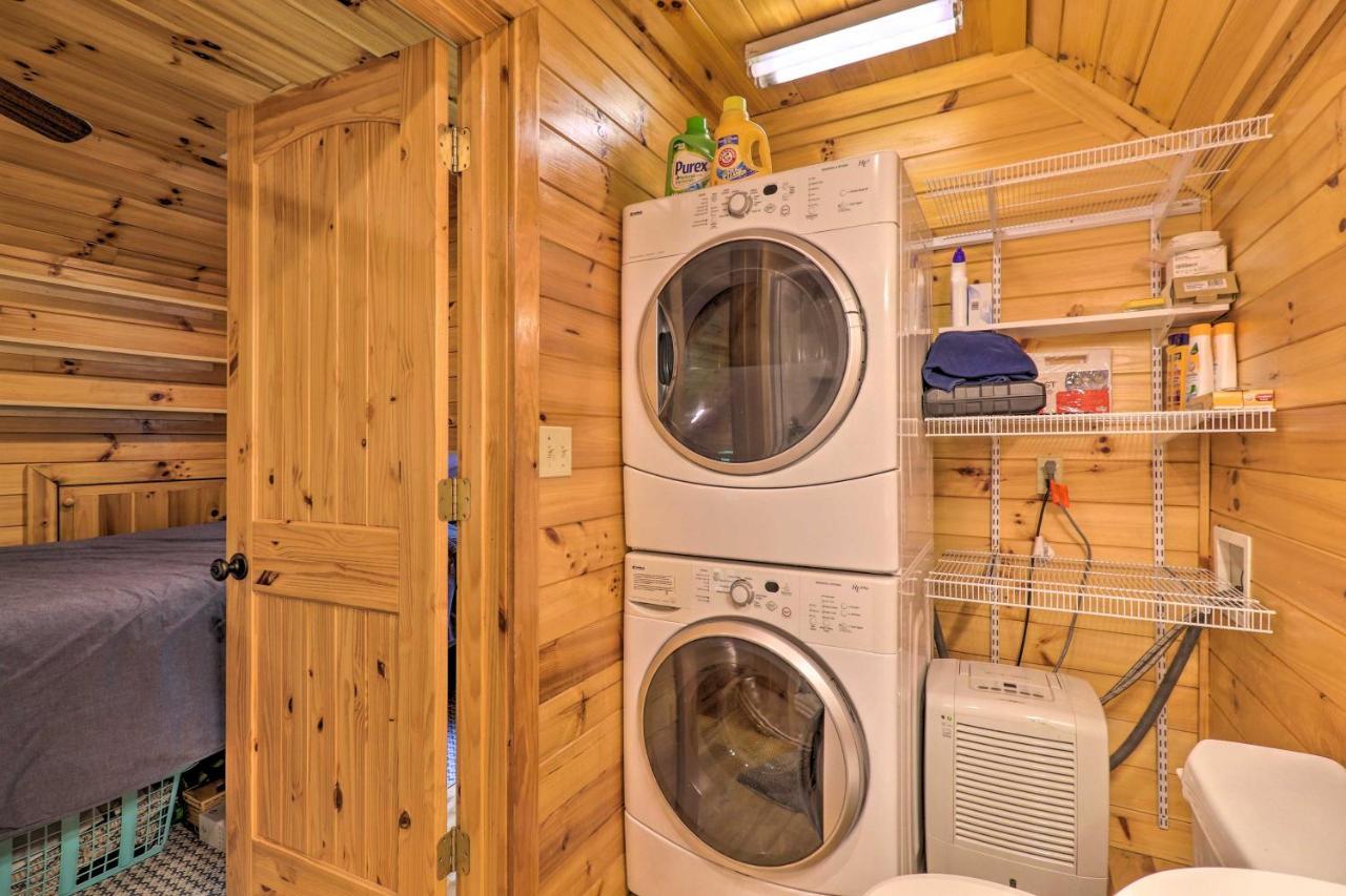 Cozy Boone Cabin With Deck Close To Downtown! Екстериор снимка